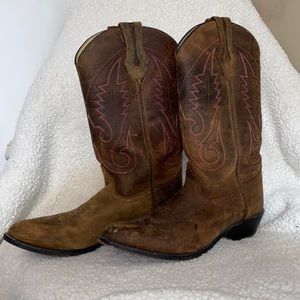 Women’s cowgirl boots
